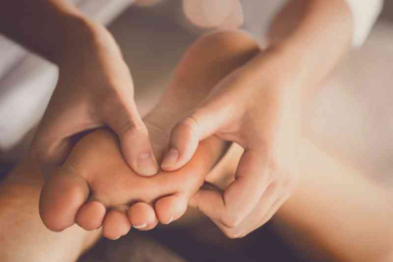 Vicks VapoRub Kullanarak İyileştireceğiniz 4 Sağlık Sorunu 3 vaporub ayak nemlendirici 3