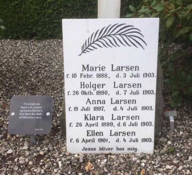 Günümüzde Kulağa Saçma Gelen Fakat Geçmişte Normal Karşılanan 20 Şey! 18 mezar taşı