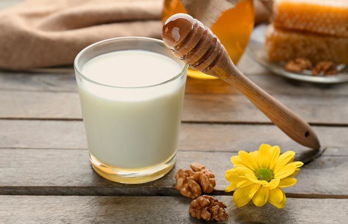 Yağlı Ciltlerden Kurtulmanız İçin 12 Faydalı Ballı Yöntem 2 süt ve bal