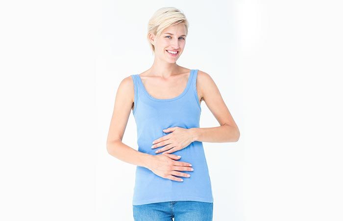 karnını tutan kadın Kopya