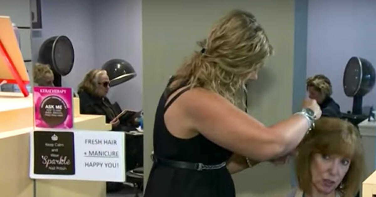 Müşterisinin Saç Derisine Dikkatlice Bakan Kuaför, Kadının Hayatını Kurtardı 2 saç 1