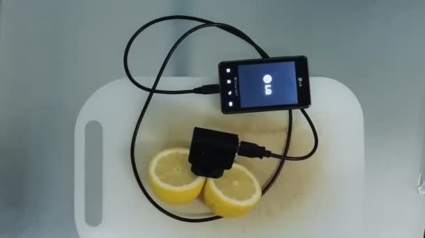 Akıllı Telefonunuzun Pil Ömrünü Uzatmak için 14 İpucu 16 telefonu her yerde şarj etme