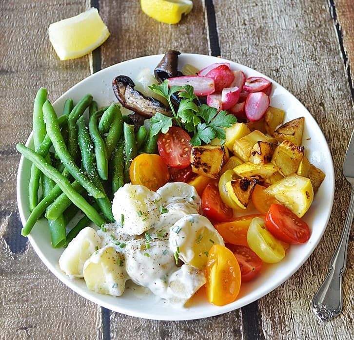 Vegetable plate. Гарниры при healthy food. Dania Vegetables. Grilled Vegetables on Plate.