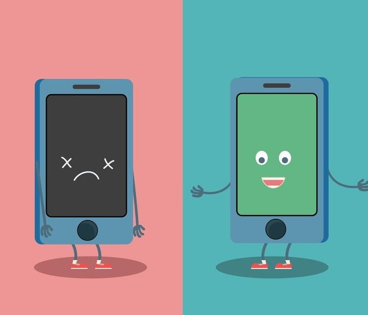 şarjı tükenmiş ve dolu telefon