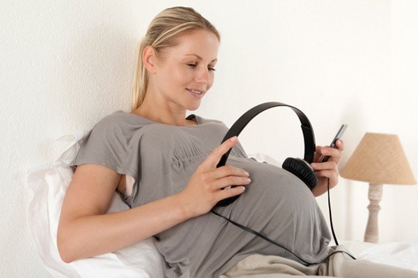 bebeğe müzik dinletmek