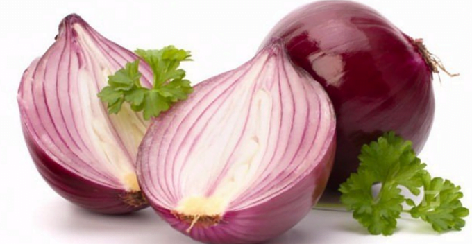 Yatağınızın Yanında Her Zaman Bir Kase Soğan Bulundurun! Sebebi mi? Öğrenmeye hazır olun! 4 kırmızı soğan