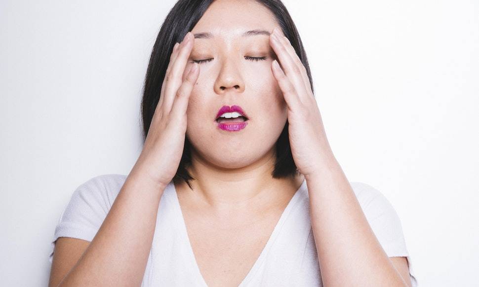 Hayatınızı Kurtarabilecek 11 Öneri 8 sakinleşen kadın