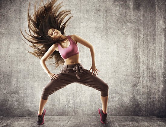 2 Kat daha Uzun Yaşamanın Sırrını Açıklıyoruz 10 dans eden kadın