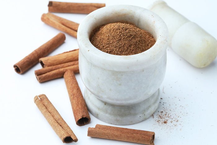 Uyumadan Önce Bu Karışımı İç ve Gün İçinde Yediğin Her Şeyi Vücudundan Çıkar 3 tarçın