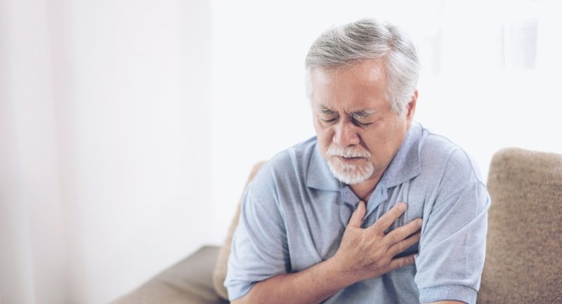 Vücudunuzun Stres Altında Olduğunun Göstergeleri 6 gogus agrisi