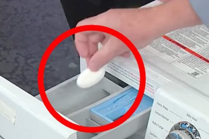 Çamaşırlarınızı Yıkadığınız Halde Kokusu Sizi Rahatsız Mı Ediyor? Bu Yöntemi Denemelisiniz 8 camasir makinasi tableti