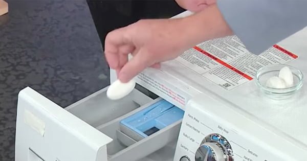 Çamaşırlarınızı Yıkadığınız Halde Kokusu Sizi Rahatsız Mı Ediyor? Bu Yöntemi Denemelisiniz 4 makina tableti