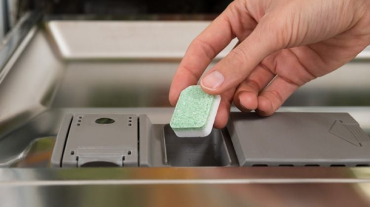 Çamaşırlarınızı Yıkadığınız Halde Kokusu Sizi Rahatsız Mı Ediyor? Bu Yöntemi Denemelisiniz 3 tablet