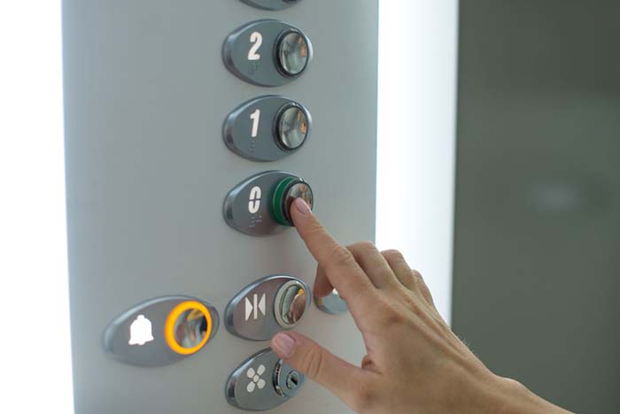 Deprem Anında Yapılması Gereken İlk Şey 9 asansorde deprem