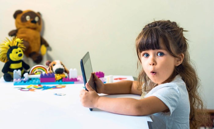 Anne ve Babaların Farkında Olmadan Çocuklarına Zarar Verdiği 11 Konu 4 cocuklarda tablet kullanimi e1568032320711