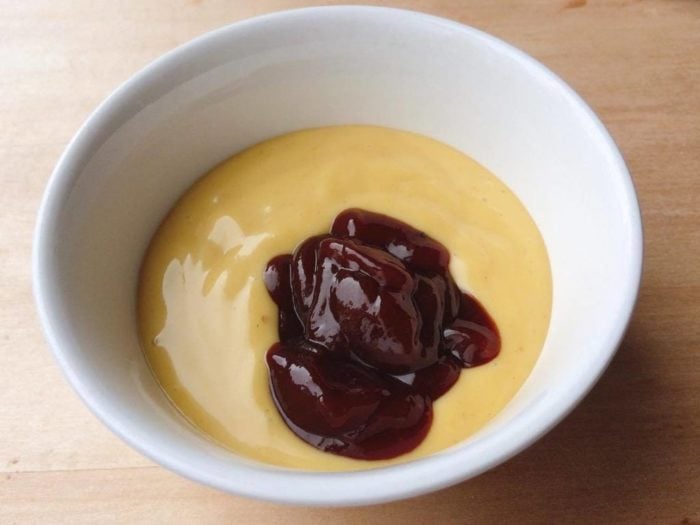 Dünya'nın En Meşhur Tavuk Zincirinin Mükemmel Sosunun Tarifi! 3 parmak yetirten sos e1569237539771