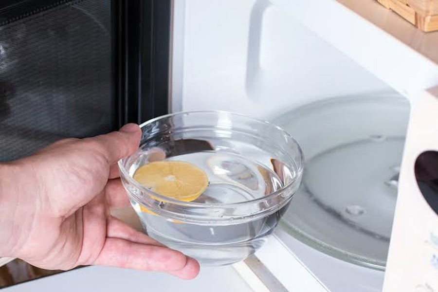 Limonun Daha Önce Hiç Duymadığınız 7 Farklı Kullanım Alanı 2 mikrodalga temizligi limon