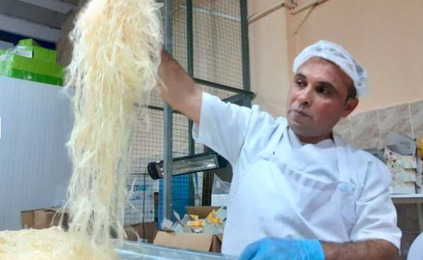 Dünyada İlk Kez, Çölyak Hastası Oğlu İçin Glutensiz Pişmaniye Üreten Adam 3 oğlu çölyak hastasıydı