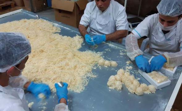 Dünyada İlk Kez, Çölyak Hastası Oğlu İçin Glutensiz Pişmaniye Üreten Adam 4 oglu icin