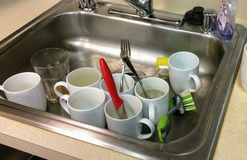 Temizleyelim Derken Kirlettiğimiz 8 Temizlik Alışkanlığı 6 bulasiklar2