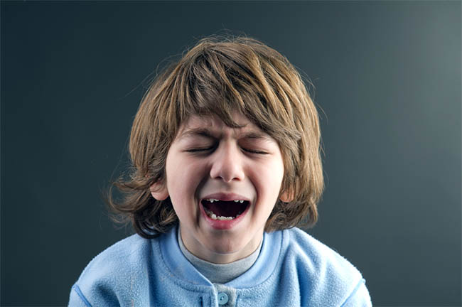 sinir krizi geciren cocuk