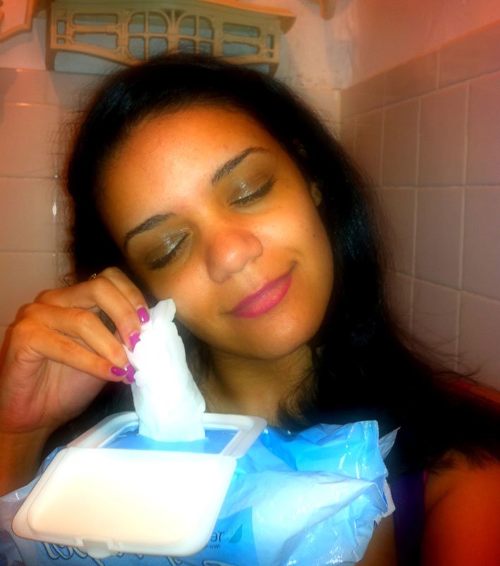 Cildimizi Yıprattığımız 10 Gündelik Alışkanlık 2 temizlik bendilleri