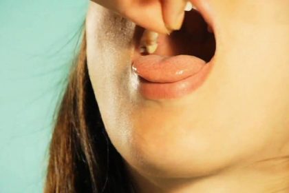 Yanan Dilinizin Acısından Yalnızca 10 Saniye İçerisinde Kurtulmanın Yolları 2 yanan dil