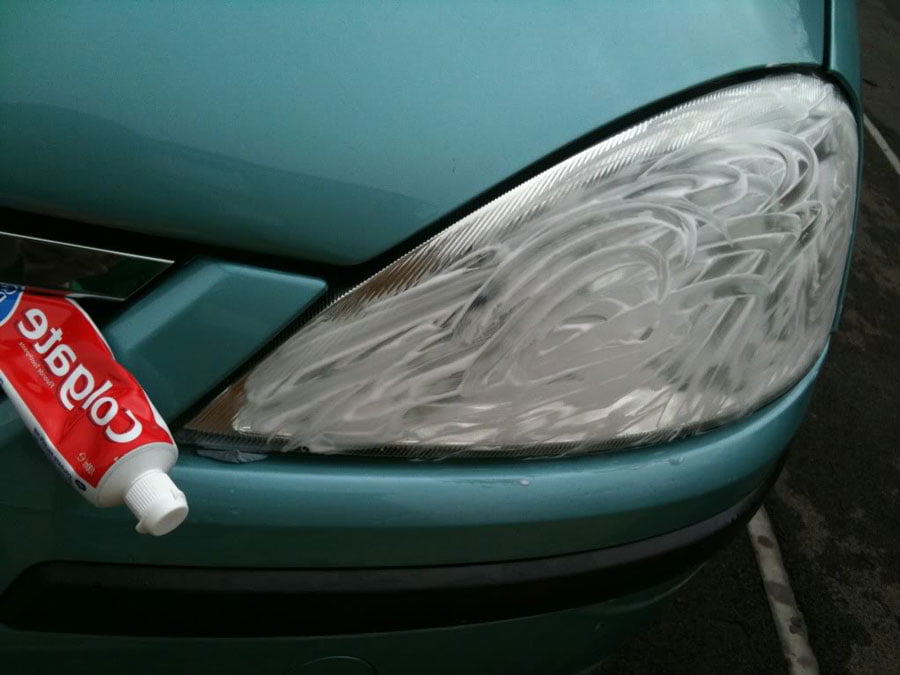 Diş Macunu İle Mucizeler Yaratabileceğiniz 8 İpucu 9 farlar dis macunu