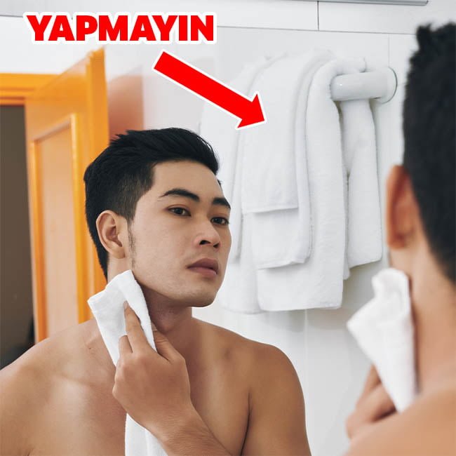 Banyoda Asla Yapmamanız Gereken 10 Şey 8 havluyu islak birakmayin