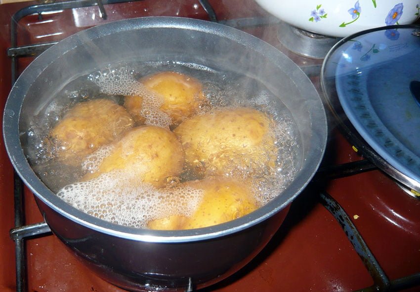 Bu Yöntemle Patatesler Çok Daha Hızlı Haşlanacak! 3 patates haslama2