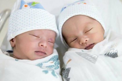 Aynı Anneden Doğma İkizlerin Babaları Farklıymış 4 ikizler