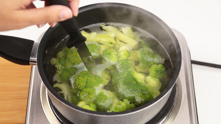 Brokoli Suyu Kemik Erimesine Çok İyi Geliyor 4 brokoli haslama