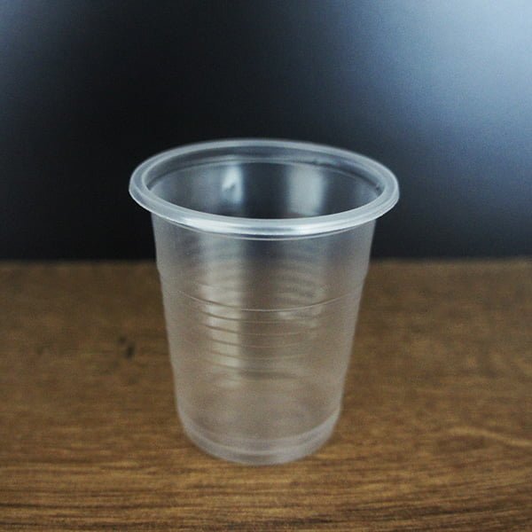 Sağlıklı Olmak İsteyen Her İnsanın Mutlaka Yapması Gerekenler 4 plastik bardak