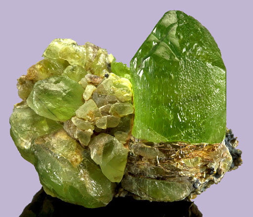 Resimdeki Doğal Taşlardan Birini Seçin Ve Kendiniz Hakkında Bir Şey Öğrenin 7 peridot