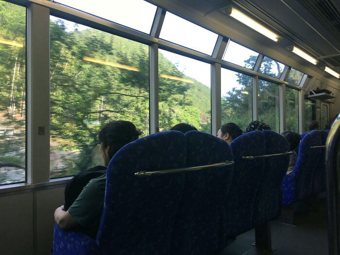 Japonya'nın Diğer Ülkelerden Farklı Olduğunu Gösteren Gerçekleri 10 japonya tren koltuklari