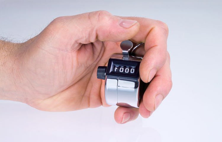 Hostesler Yolcuları Karşılarken Neden Ellerini Göstermezler 4 sayac matik